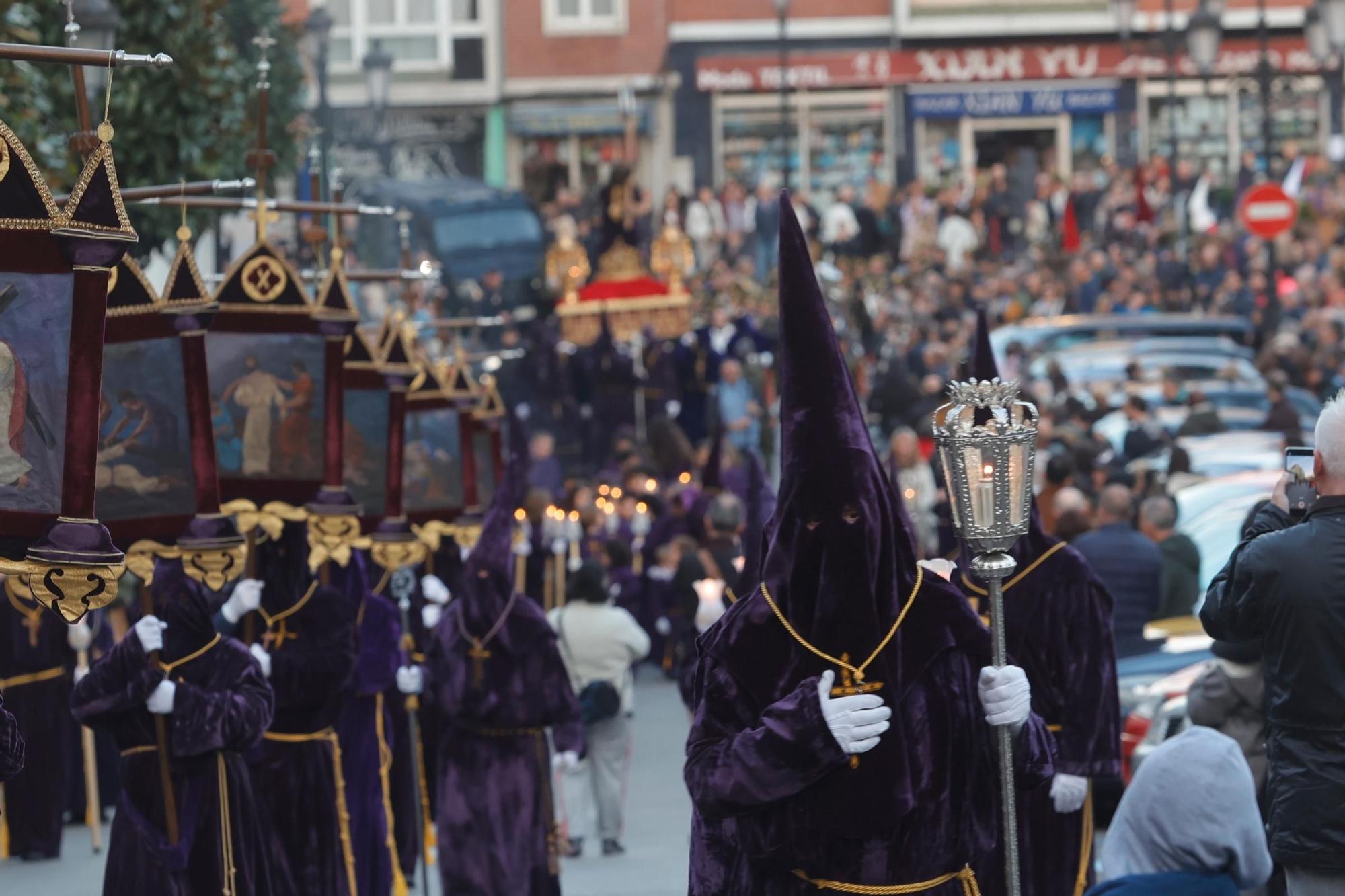 El Señor de Oviedo atrae multitudes: mira las fotos de la procesión del Nazareno