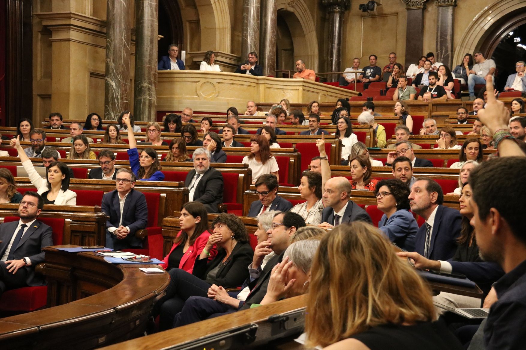 El Parlament aprova la llei del català per respondre la sentència del 25%
