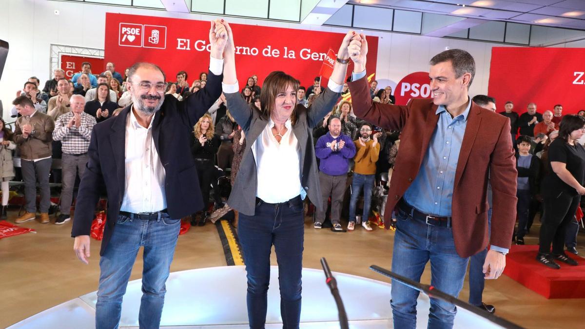 Pedro Sánchez aupa a Lola Ranera en su candidatura a la Alcaldía de Zaragoza.