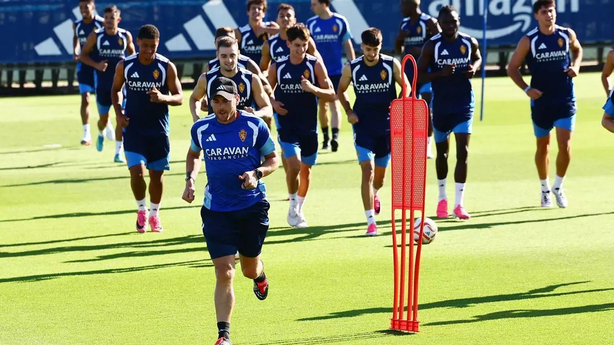 Entrenamiento del Real Zaragoza antes de viajar a Torremolinos