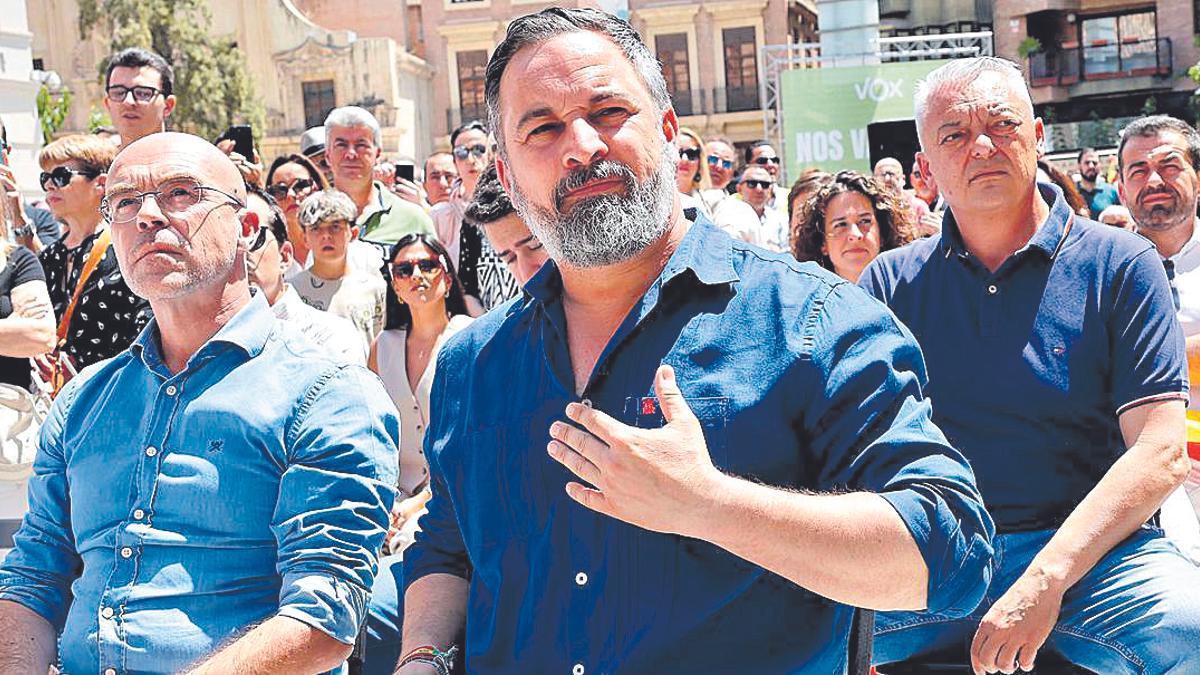 Abascal participa en un mitin de campaña para las europeas.