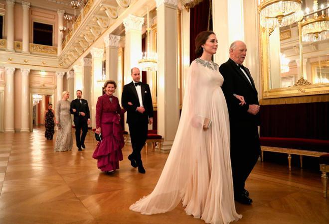 El vestido con capa de Kate Middleton firmado por Alexander McQueen