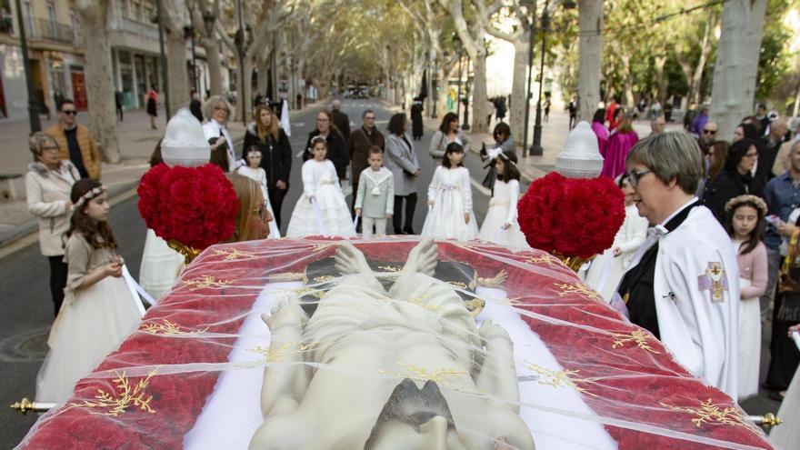 Emotiva procesión de La Camilla en Xàtiva