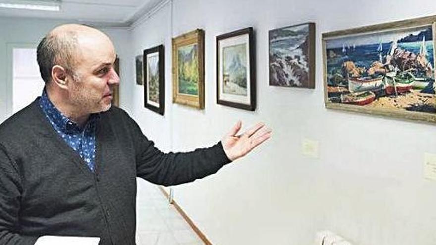 Ovidi Cobacho mostra la marina «Calella de Palafrugell», del pintor Albert Muñoz Boquera, que forma part de l&#039;exposició a les caputxines