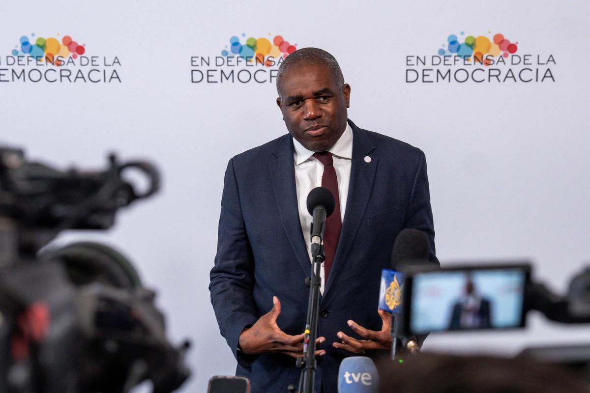 El viceprimer ministro del Reino Unido, David Lammy, en la cumbre de Barcelona.
