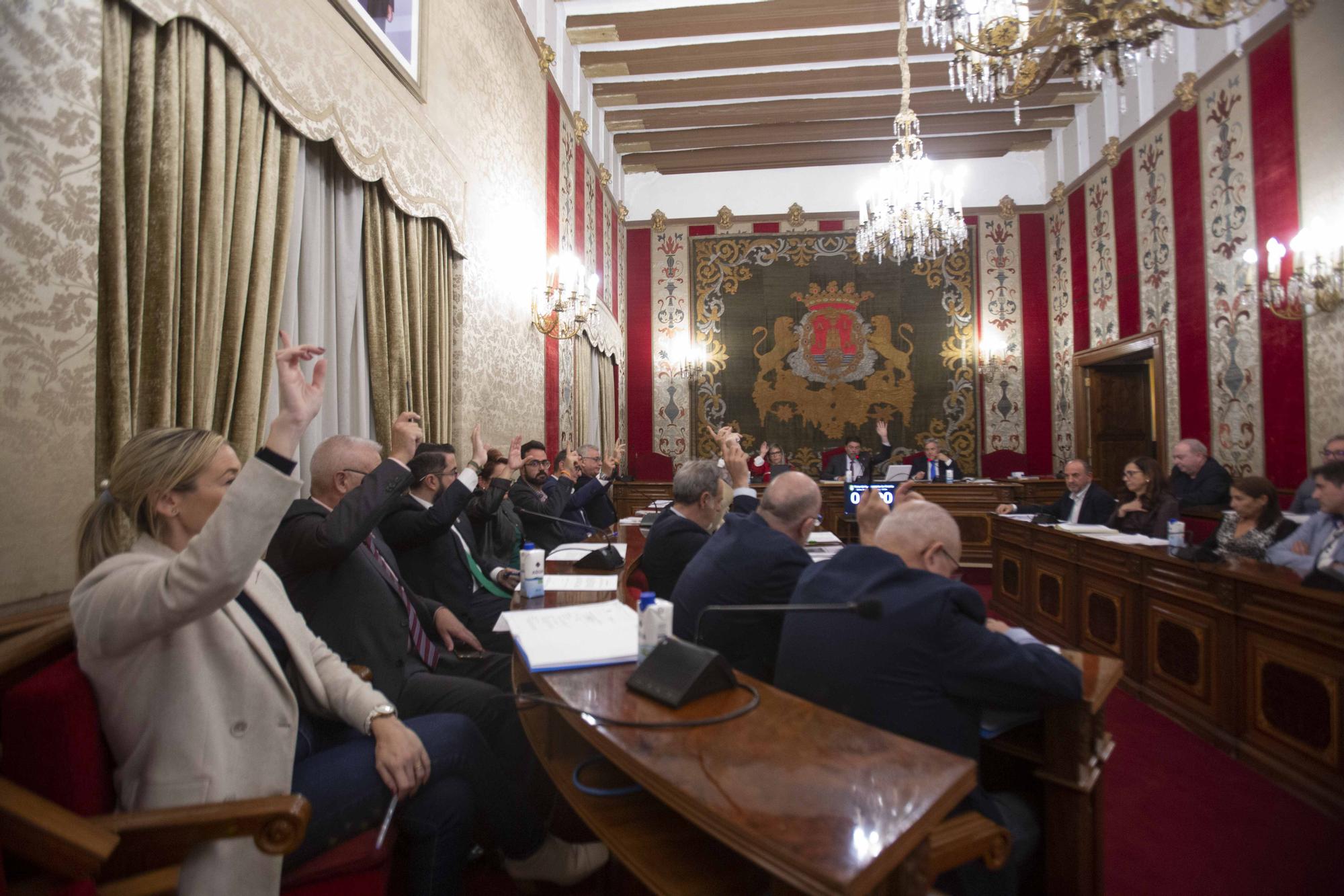 El bipartito se une a Vox en contra de la retirada de vestigios franquistas de las calles de Alicante