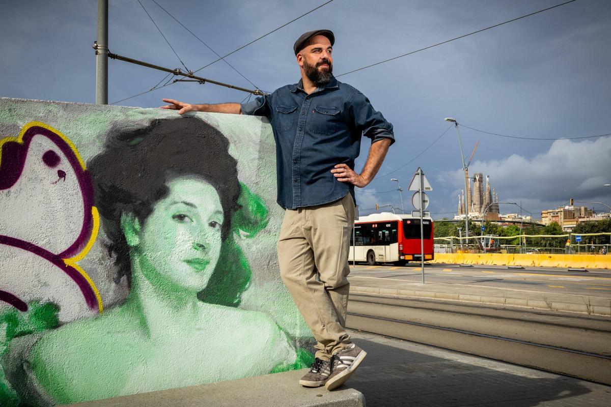 Grafitis, una obra siempre efímera, y al fondo, la Sagrada Família, en eterna construcción
