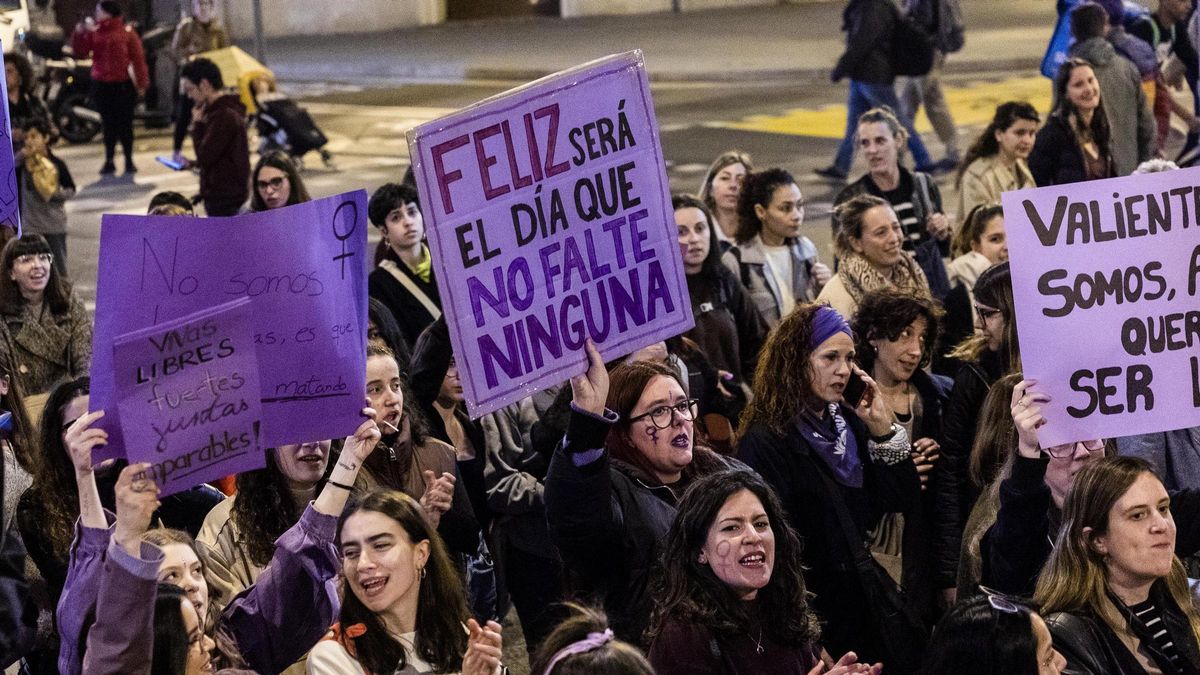 Manifestación día de la mujer trabajadora de Pl Universitat a Arc de Triomf