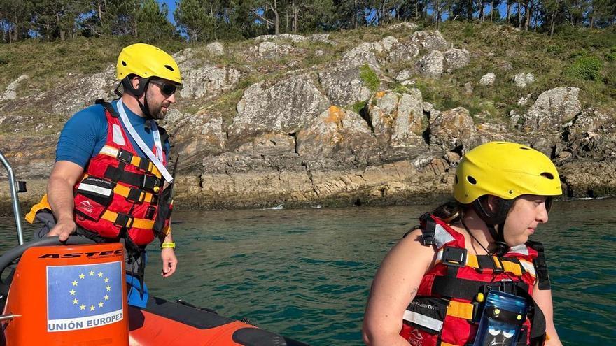 Se retoma la búsqueda del vecino de Vigo desaparecido en la playa de Barra (Cangas) y se incorporan drones y nuevos medios al operativo de rescate