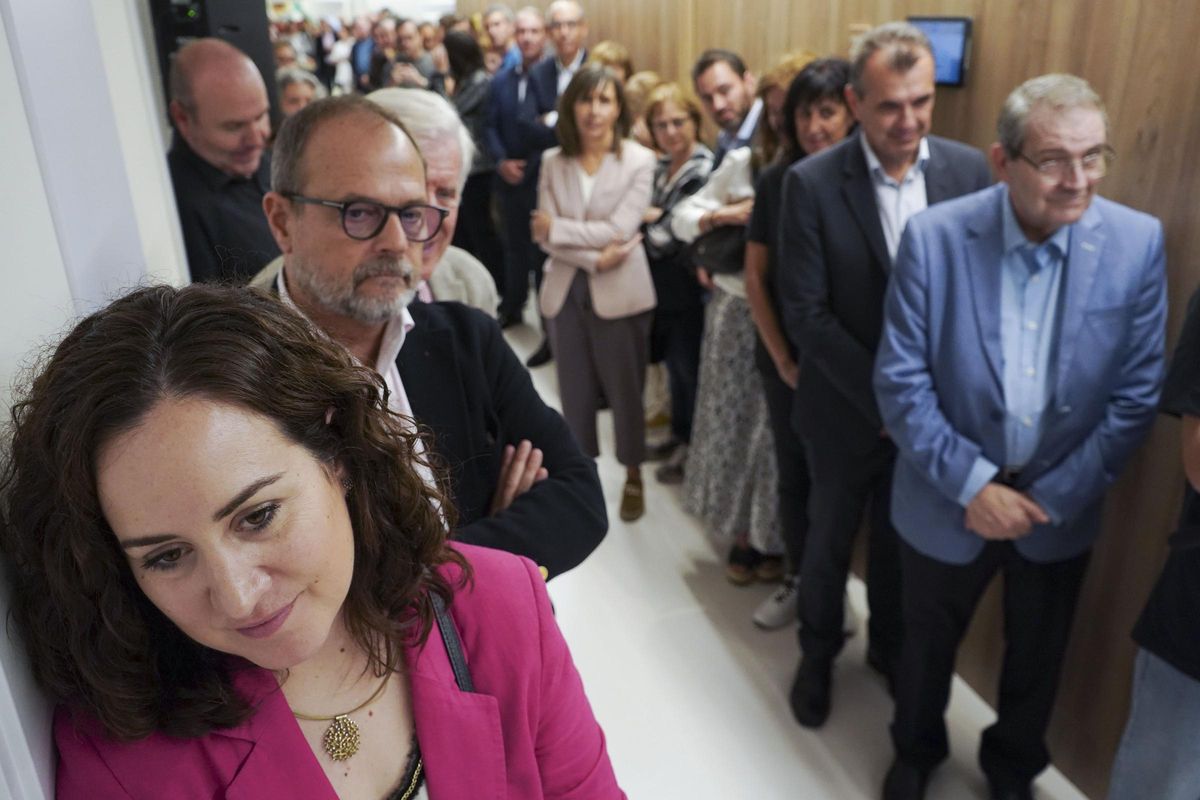 La inauguració s'ha fet aquest divendres al migdia i hi han assistit més de seixanta persones