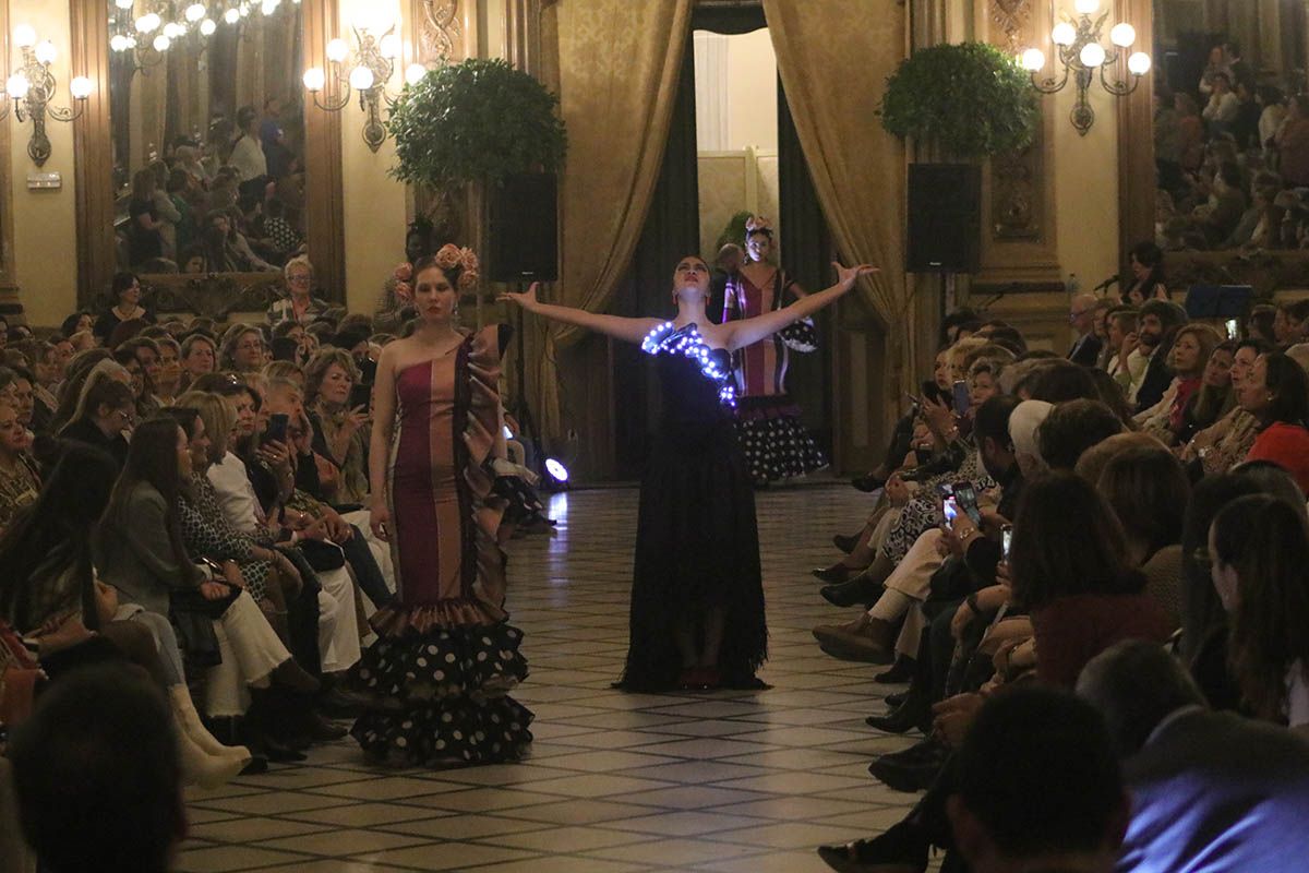 Desfile de moda flamenca a beneficio de Sonrisa de Lunares