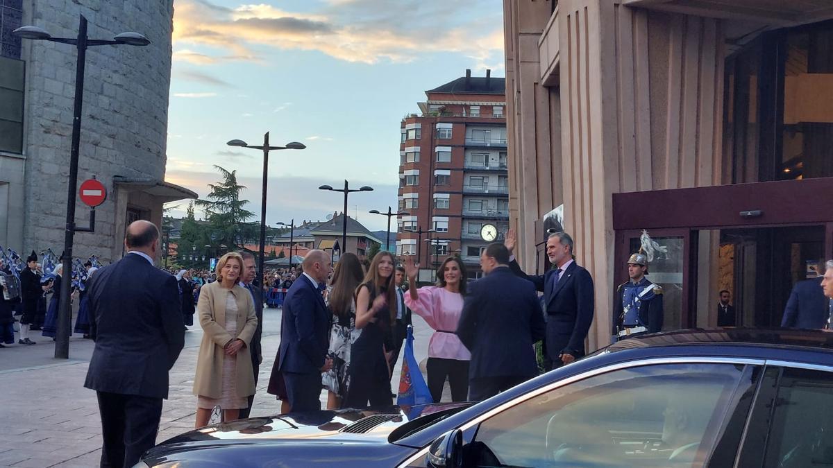 EN IMÁGENES: La Familia Real asiste en Oviedo al concierto de los premios "Princesa de Asturias"