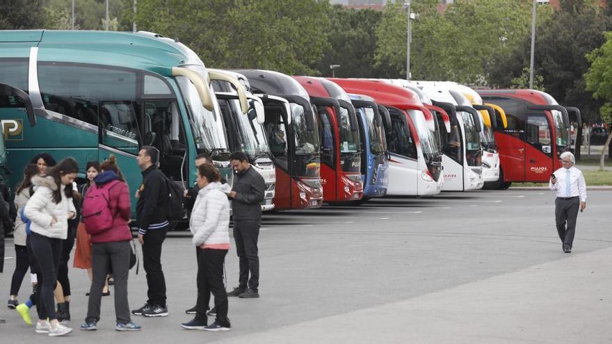 Sis de cada deu autobusos turístics que arriben a Girona paren a Fontajau