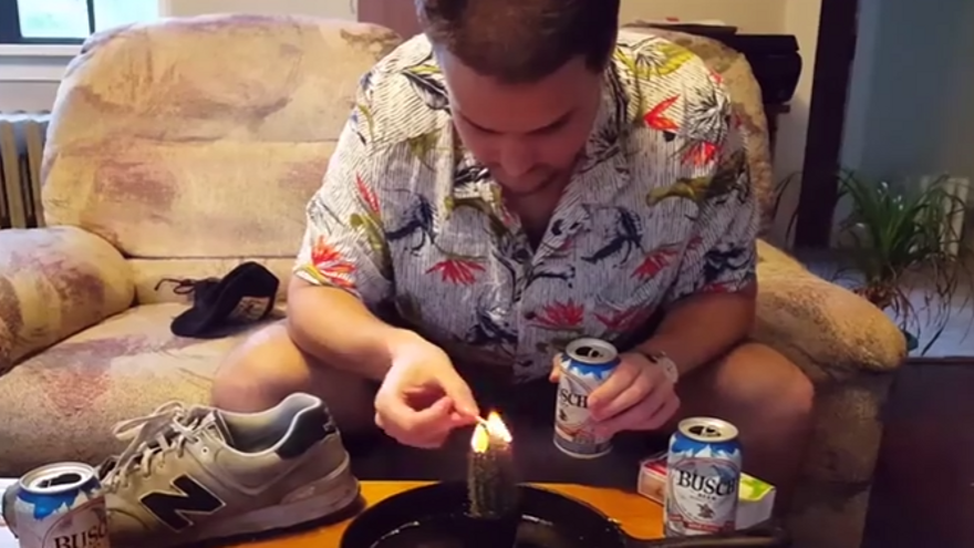 VÍDEO: menjar-se un cactus en flames, el nou repte de Youtube