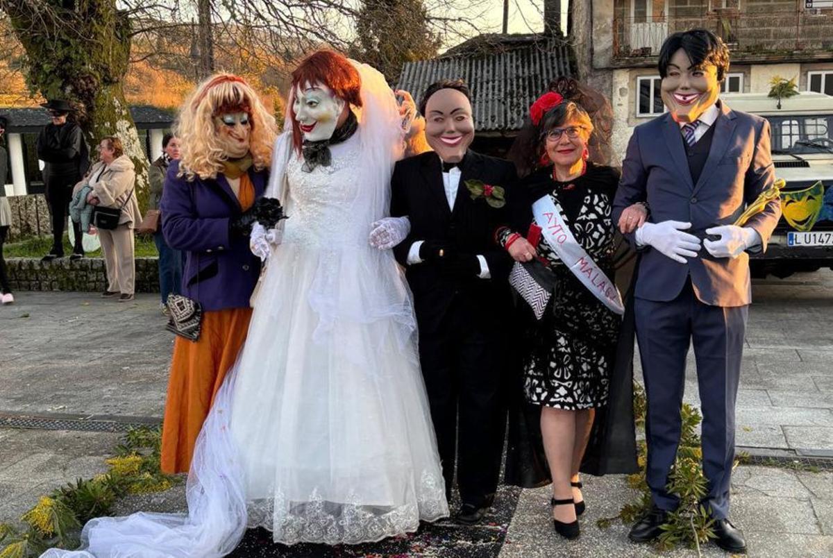 Os protagonistas do enlace, con invitados.  |