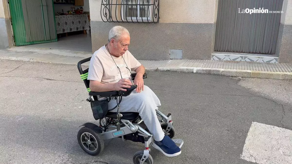 La falta de accesibilidad universal, otra carga más para la España vaciada: "Acceder al cajero en silla de ruedas es imposible"