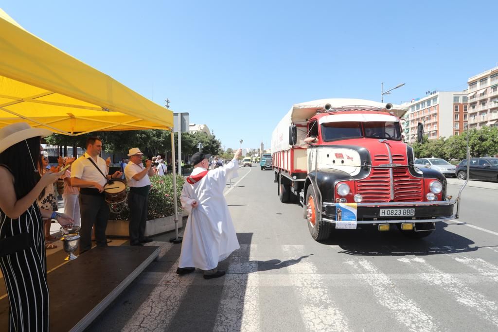 Los camiones salen a las calles de València para honrar a San Cristóbal