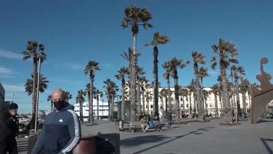 Fuertes rachas de viento en el entorno de la playa de la Barceloneta