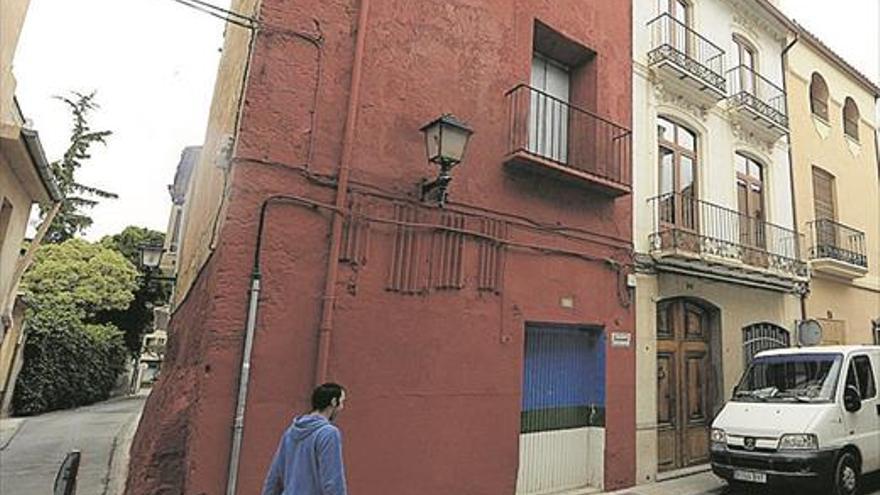 Vecinos critican el descontrol en el pintado de fachadas de la Vila