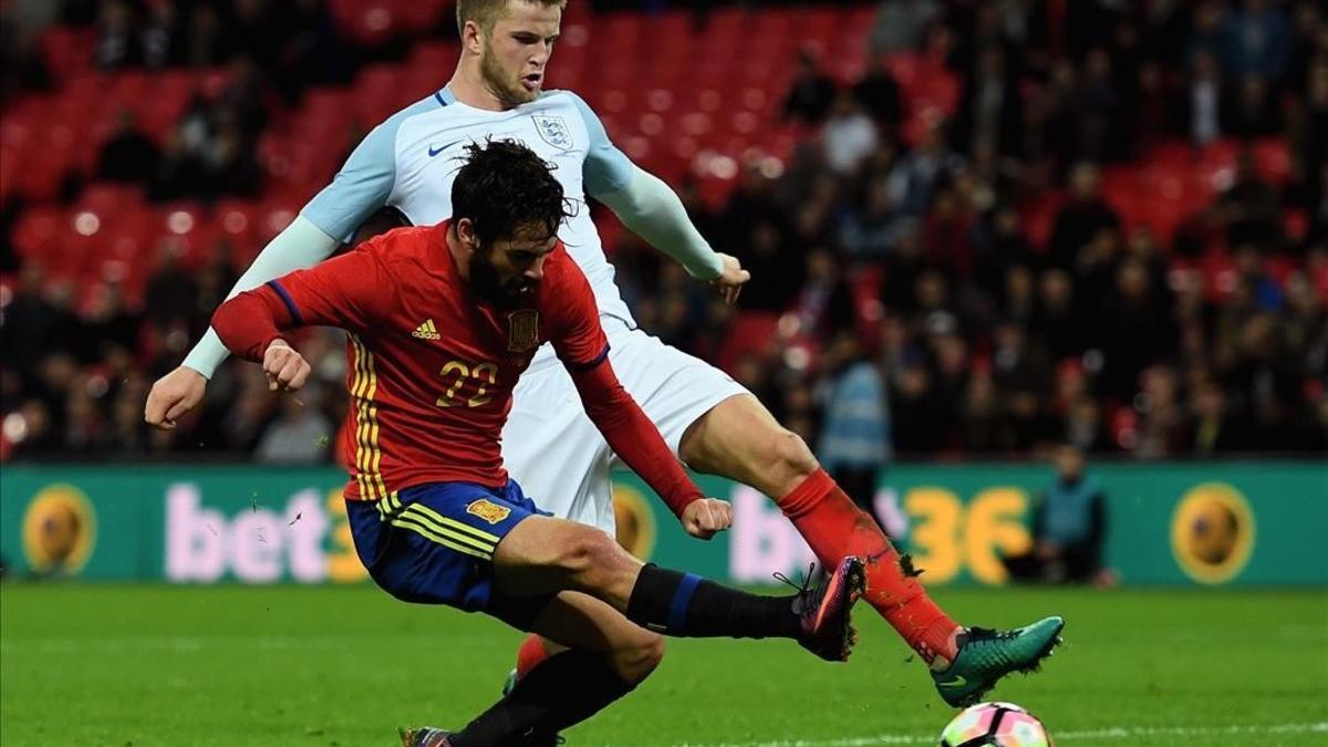 Isco marca el segundo gol de España en el minuto 95 con Dier incapaz de pararle