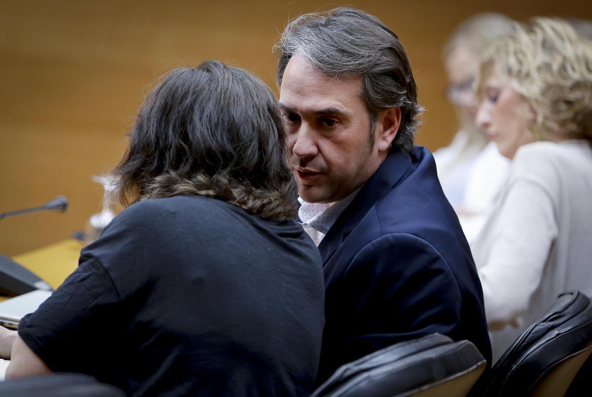 El diputado de Vox y concejal de Cultura en Burriana, Jesús Albiol, en comisión de las Corts.