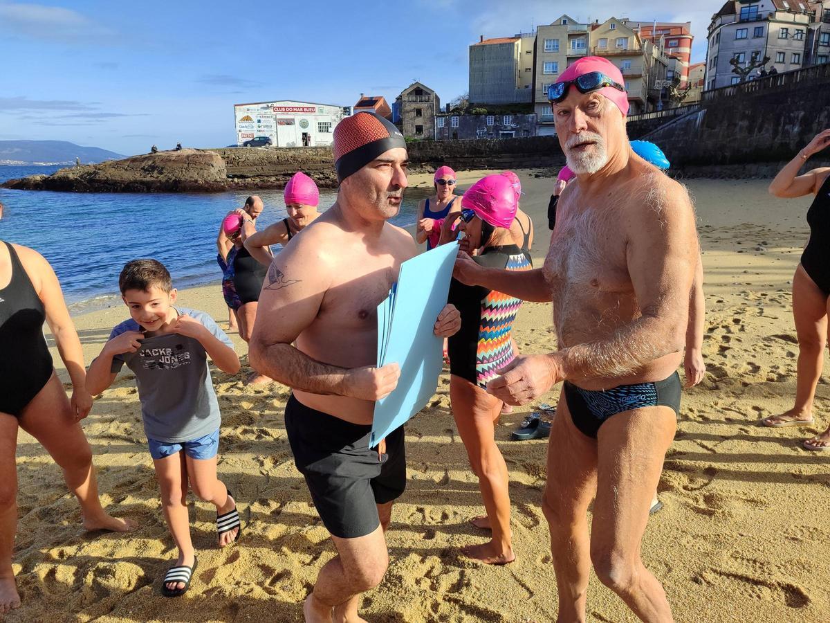 Un chapuzón reivindicativo en Pescadoira (Bueu) por el Día de Reyes Un chapuzón reivindicativo en Pescadoira (Bueu) por el Día de Reyes