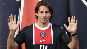 El Paris Saint-Germain ha presentat avui l’ex del Barça, Maxwell.