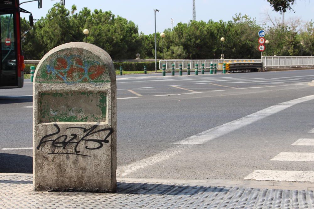 Kilómetro 0 de la Comarcal 234 València-Ademuz en el inicio de la Avenida Burjassot. En mal estado