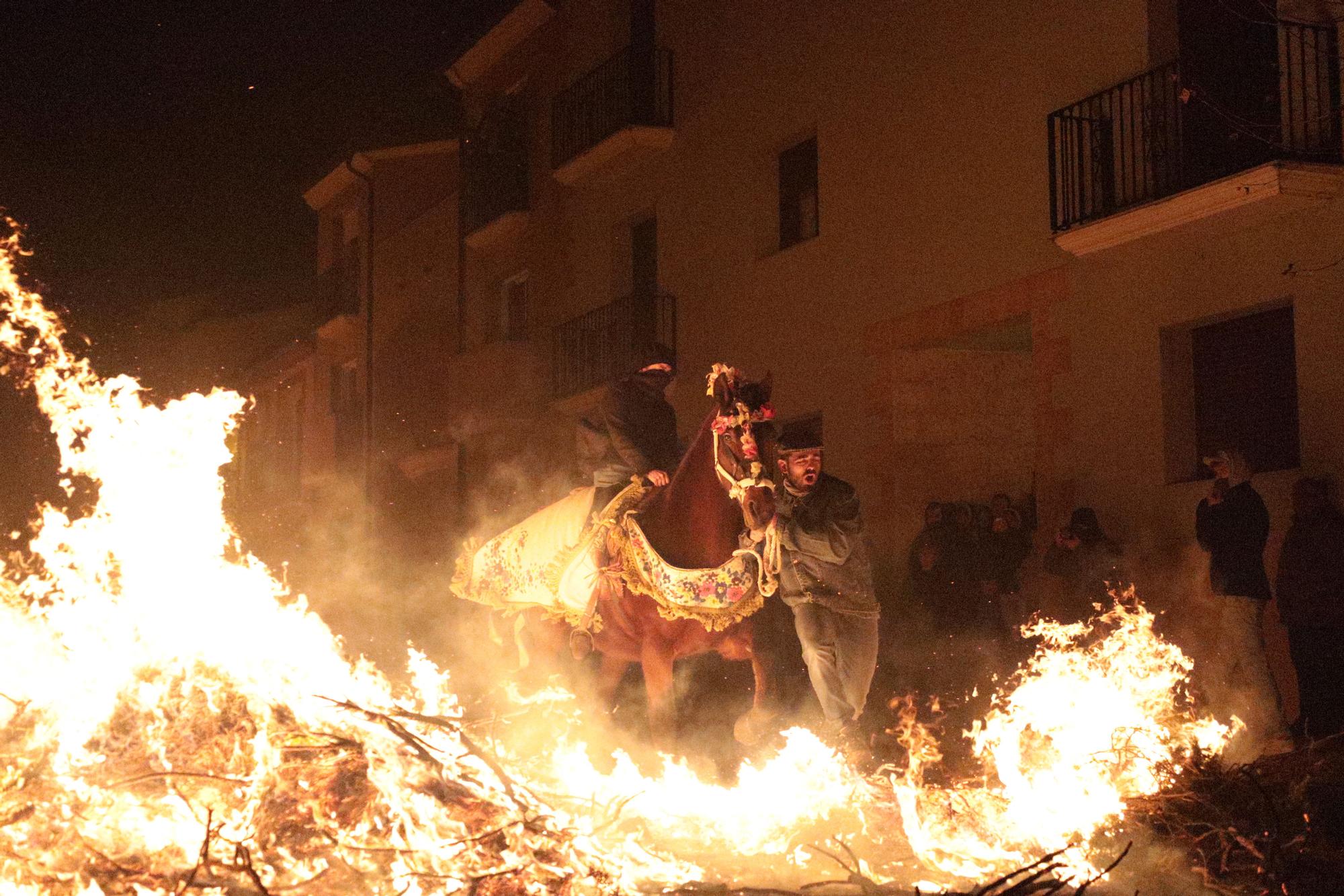 Las mejores fotos de la espectacular Matxà de Sant Antoni en Vilanova d'Alcolea