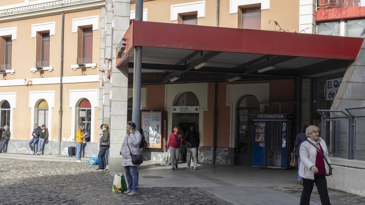 La actuación prevé mejorar la accesibilidad en la entrada a la estación de Xàtiva.