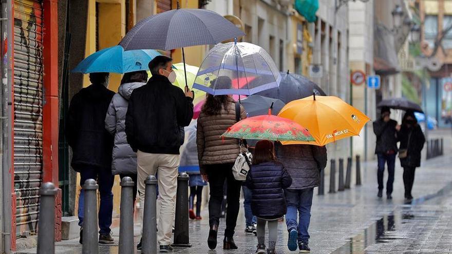 Cielo nuboso, chubascos dispersos y temperaturas máximas en ligero descenso