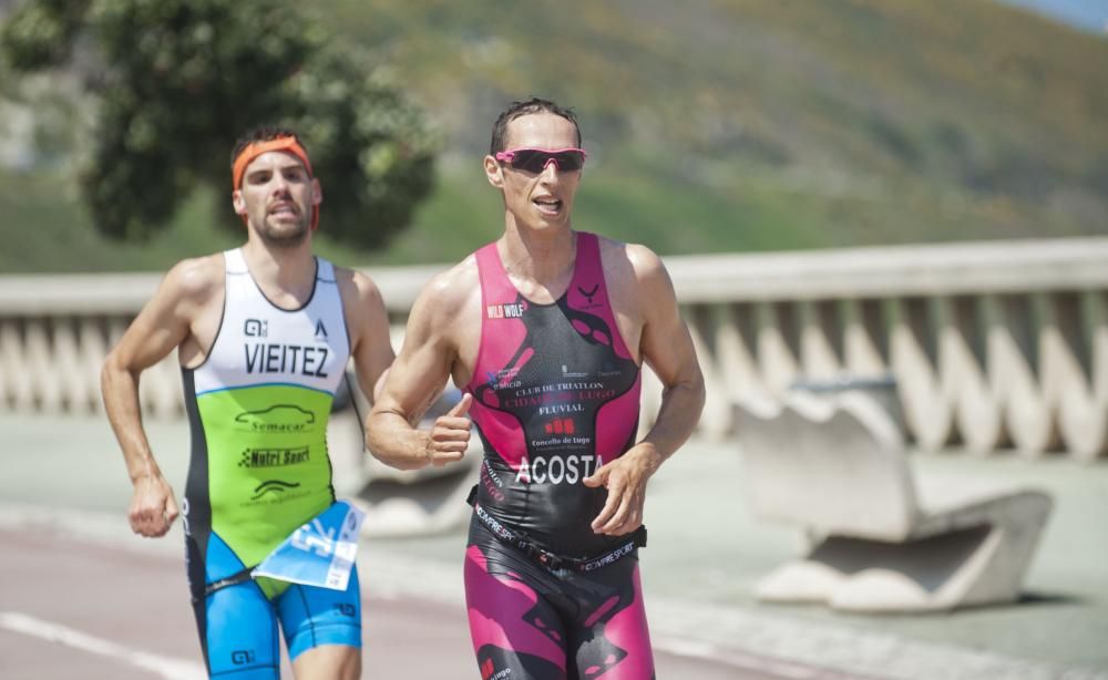 Más de 300 deportistas en el X Triatlón de Riazor