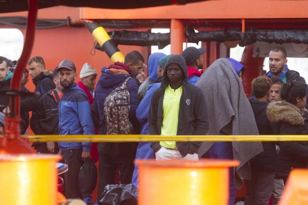 Llegada al puerto de Cartagena de los inmigrantes rescatados en el mar