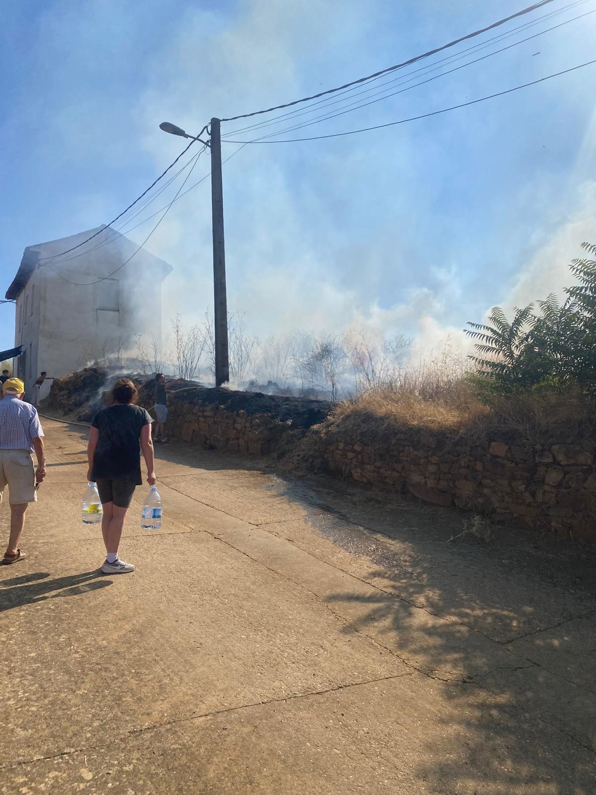 GALERÍA| Así se ha luchado contra el fuego en Cunquilla de Vidriales