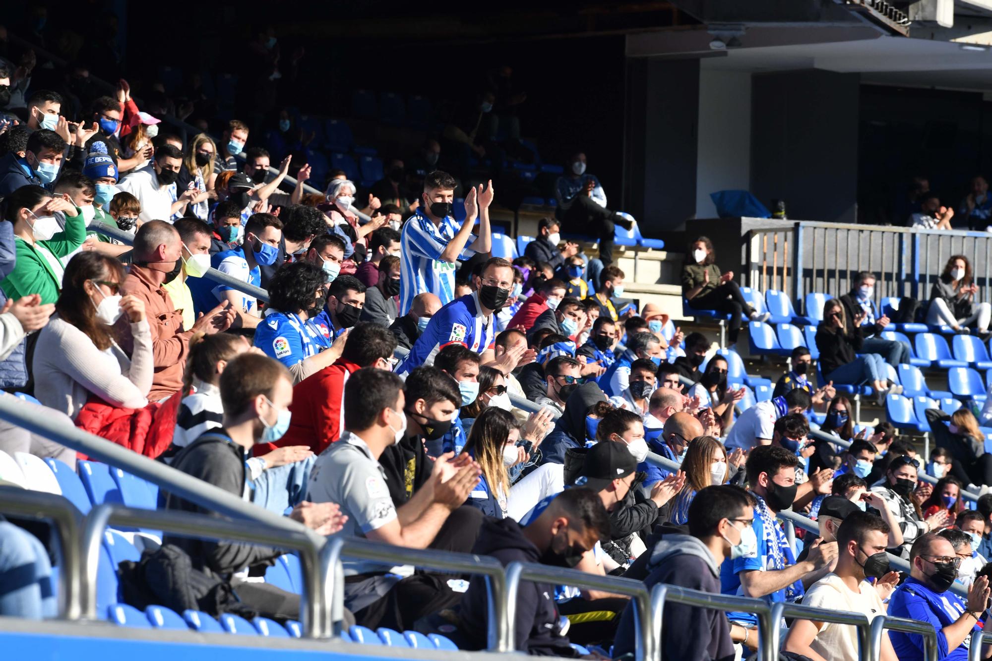 5.000 aficionados apoyan al Dépor en las gradas de Riazor