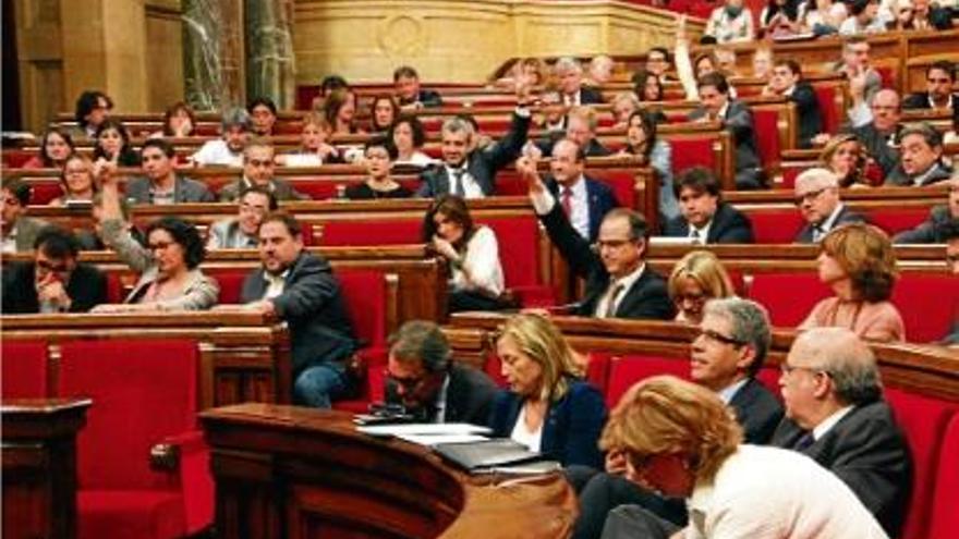 Els diputats del Parlament en el moment d&#039;aprovar la llei de l&#039;Agència Tributària.