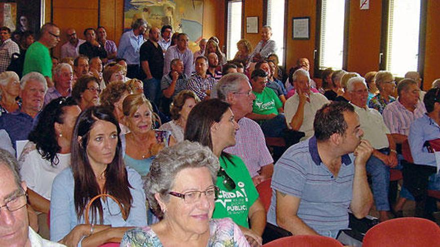 El salón del plenos de Calvià, lleno hasta la bandera.