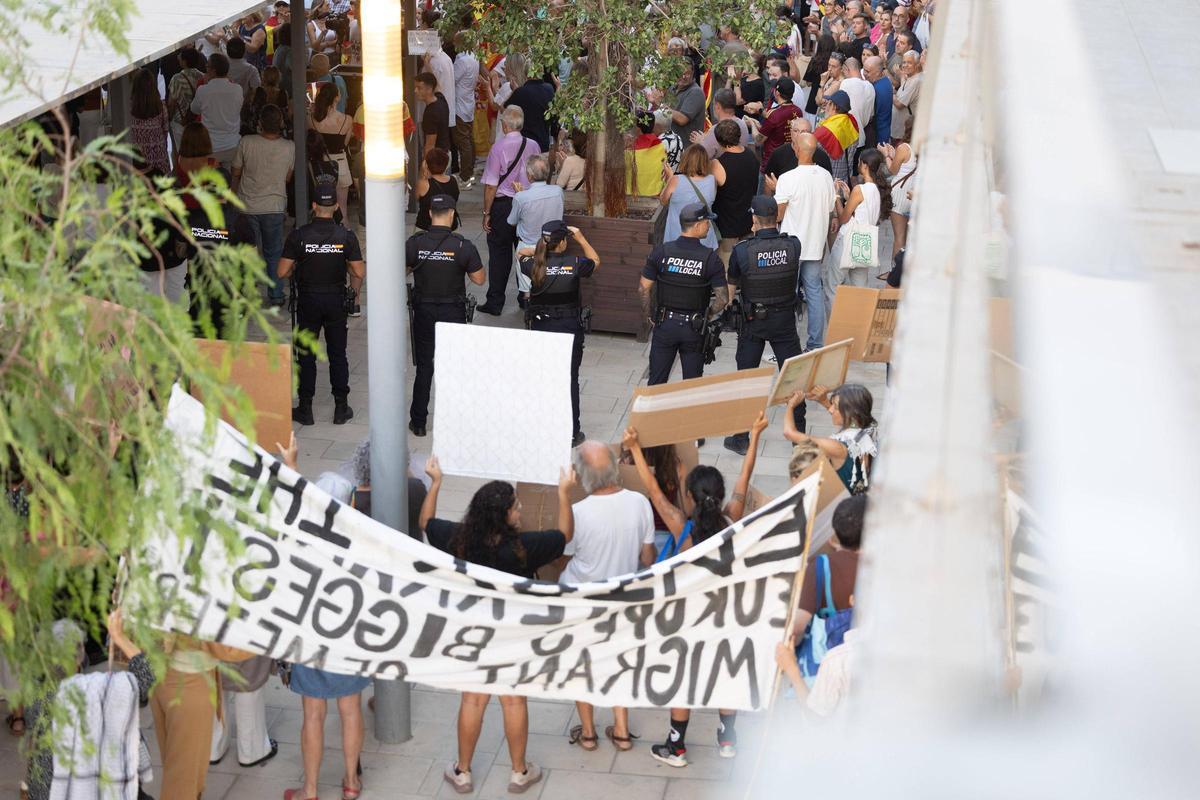 Todas las imágenes de la concentración en Ibiza en solidaridad con Ceuta Todas las imágenes de la concentración en Ibiza en solidaridad con Ceuta