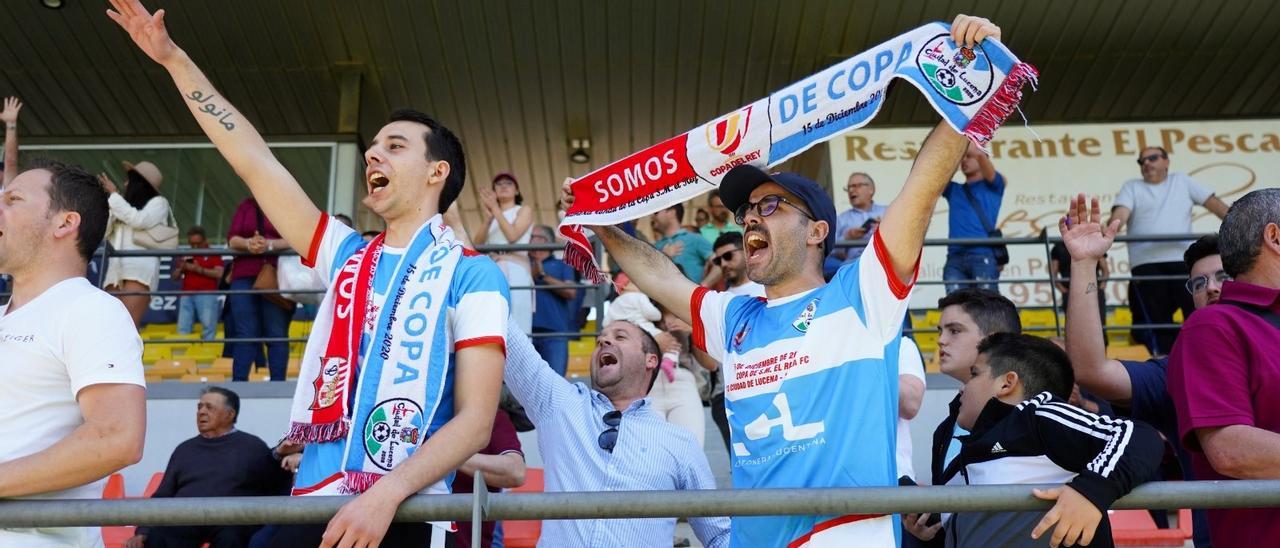 Aficionados del Ciudad de Lucena en el partido ante el Xerez en Estepona.