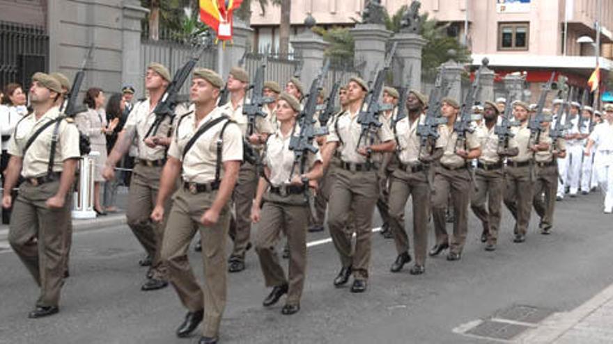 Imagen del desfile, ayer, en el Día de las Fuerzas Armadas.