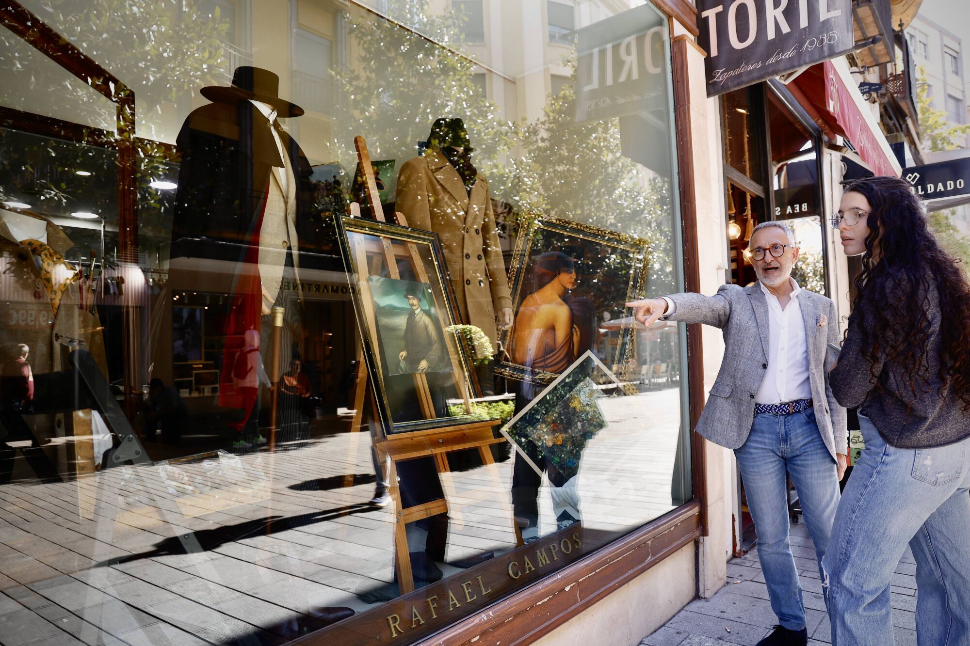 Julio Romero de Torres toma los escaparates del centro de Córdoba