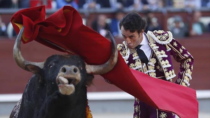 Luis David, oreja de un gran toro