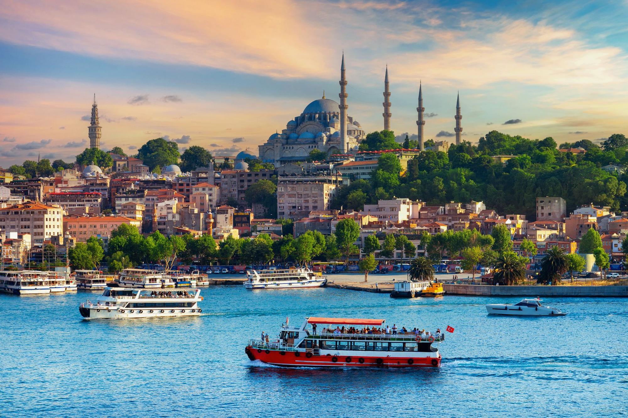 En Estambul hay todo tipo de actividades para conocer la ciudad tanto por agua como por tierra