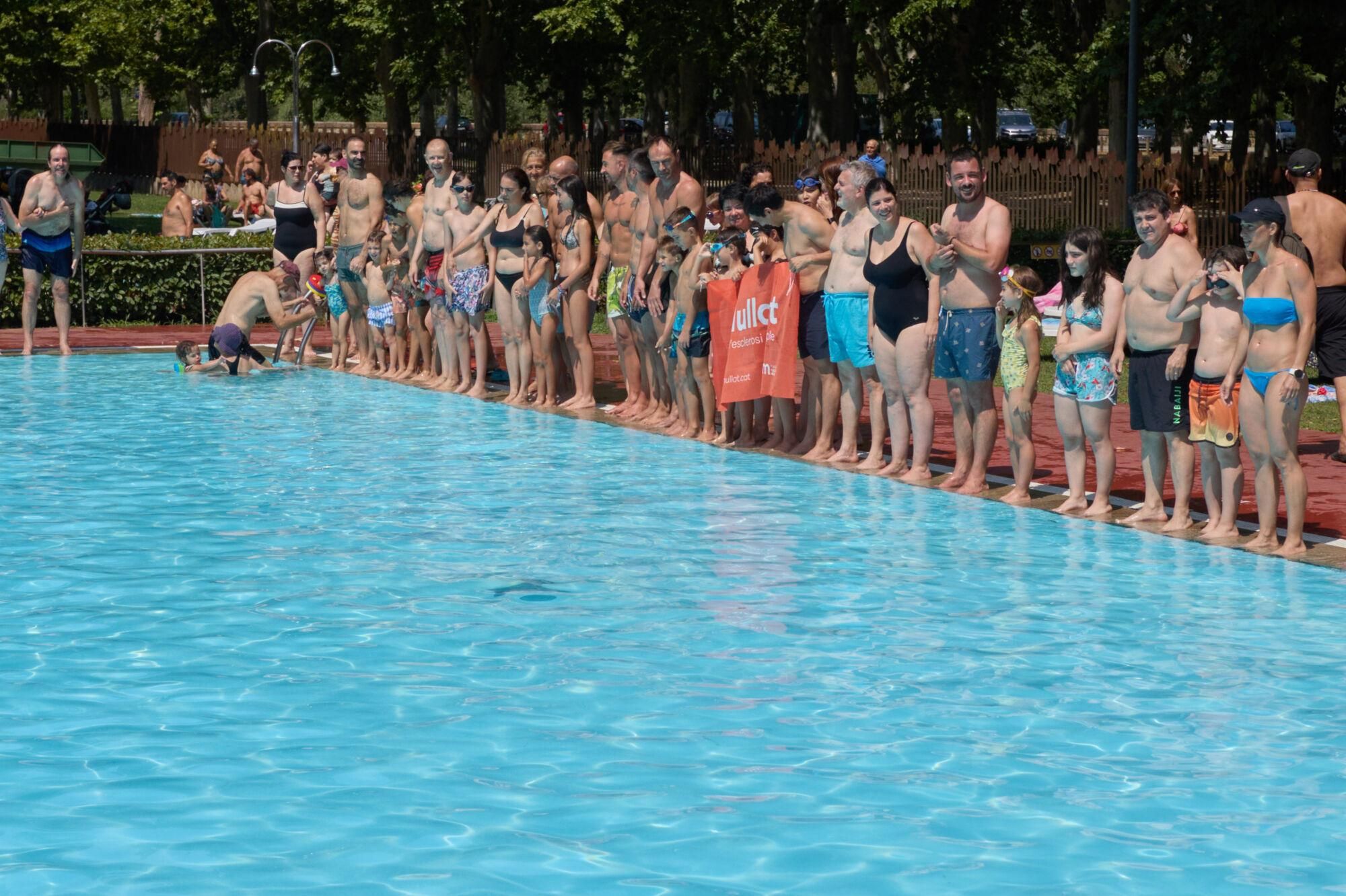 Mulla´t per l´Esclerosis Multiple a la piscina de la Devesa