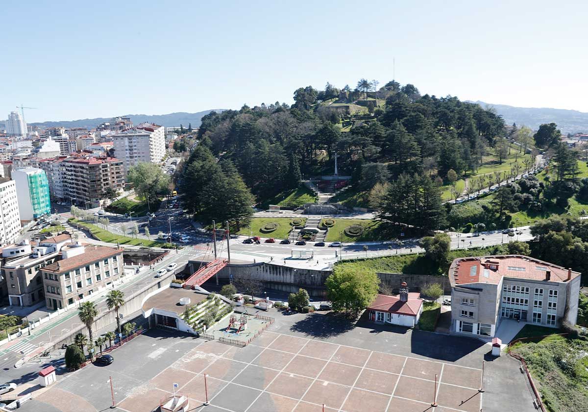 Vista de El Castro desde el mirador del edificio de Praza do Rei