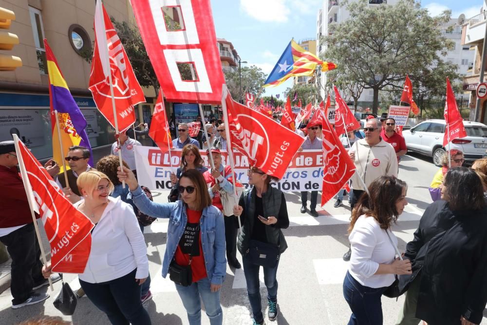 La reivindicación se concretó, durante la marcha por la avenida de España, en el grito «con [Albert] Rivera, no»