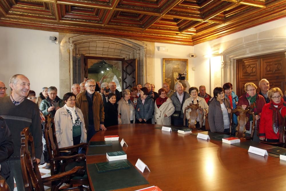 Vecinos de Morella, de visita en el Palau de la Generalitat