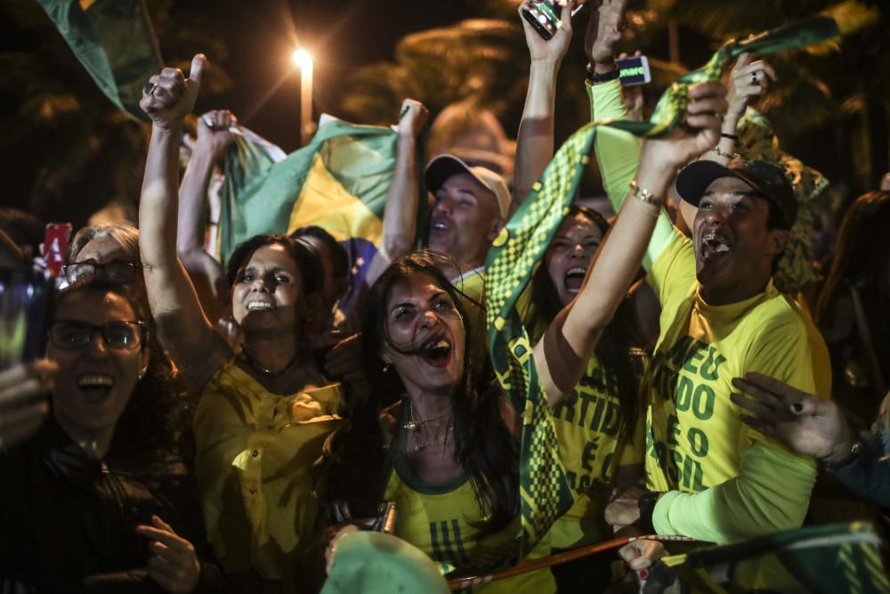 Los seguidores de Bolsonaro celebran su victoria