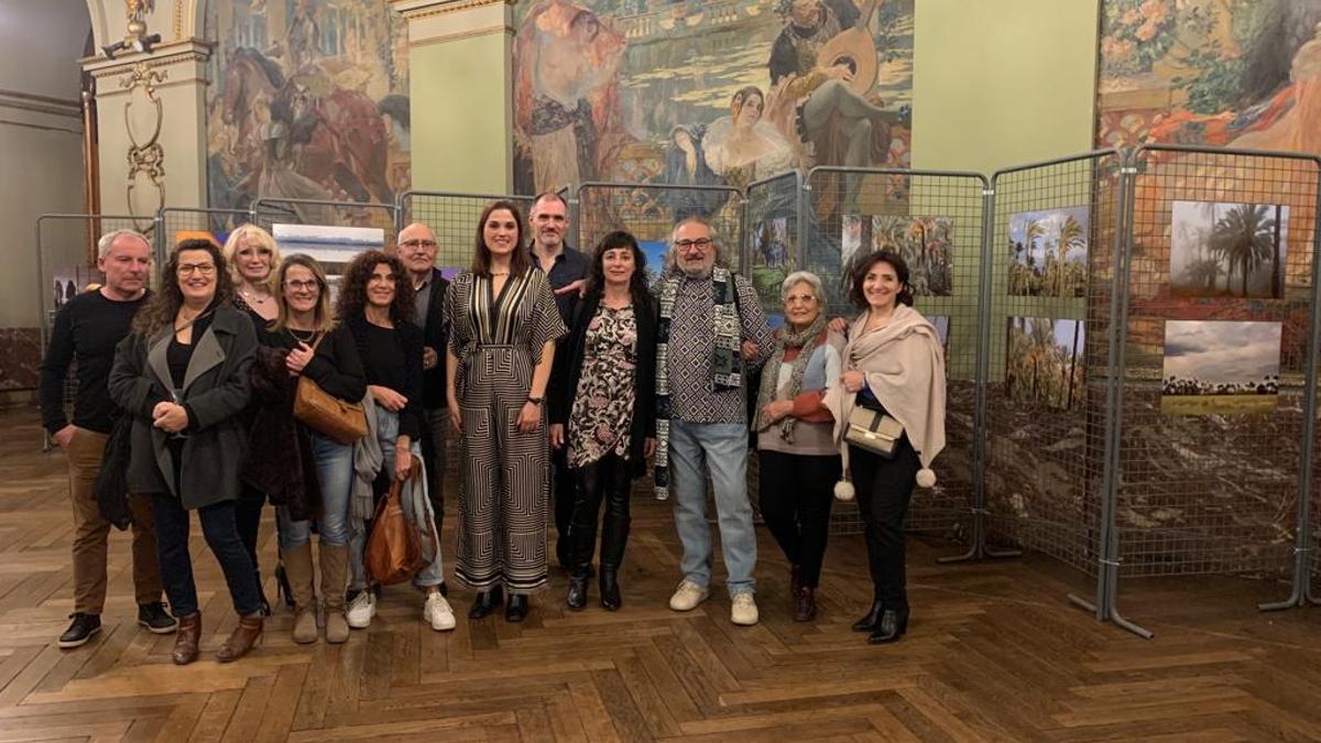 Colectivo español durante la exposición en el municipio francés