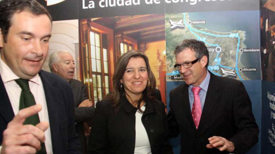 El exalcalde Jorge Sedano inauguró la nueva Tourist Info el año pasado.